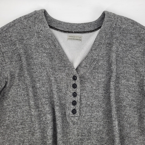 Urban Outfitters Oversized Boxy Cropped Sweater Ribbed Knit Henley Button Gray L - Picture 7 of 7